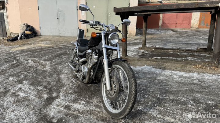 Suzuki Intruder 400