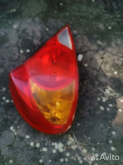 Задняя левая фара на Kia spectra