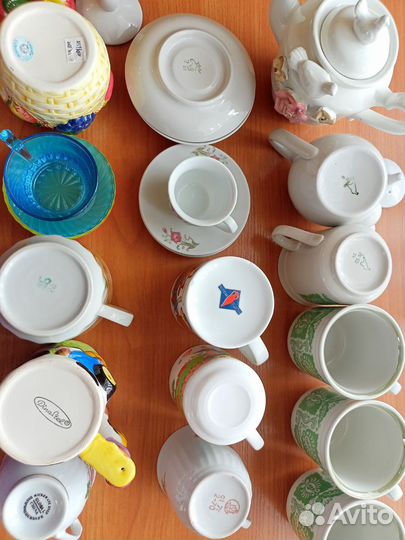 Чайные, кофейные чашки, блюдца, сахарница, чайники