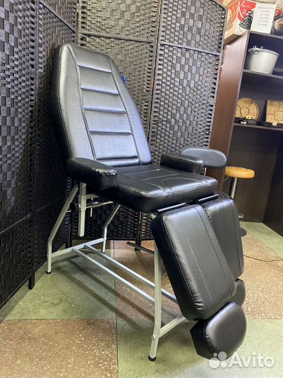 Педикюрное кресло черное механическое