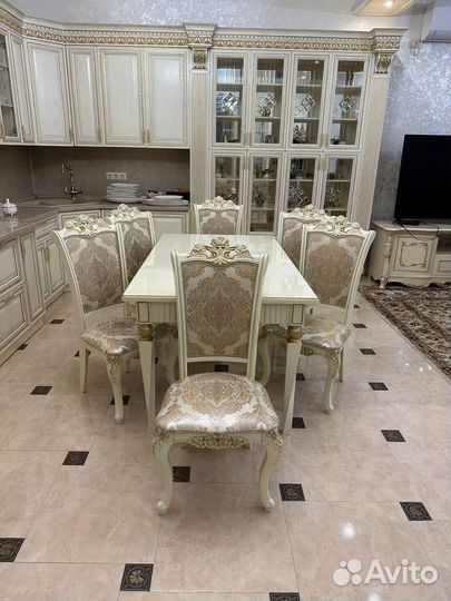 Кухонный стол