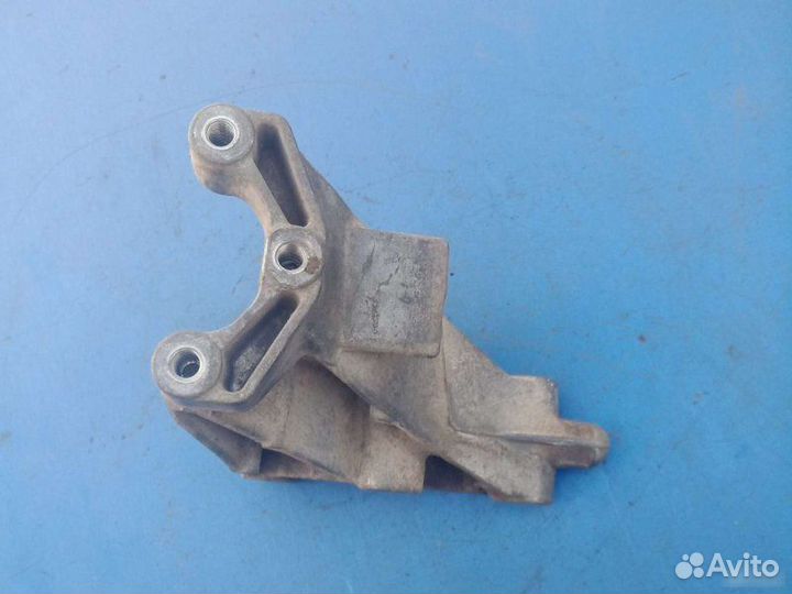 Опора двигателя правая Opel Vectra B седан 1.6I