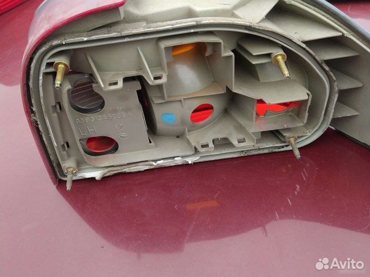 Фонарь задний левый Ford Mondeo 1 1995