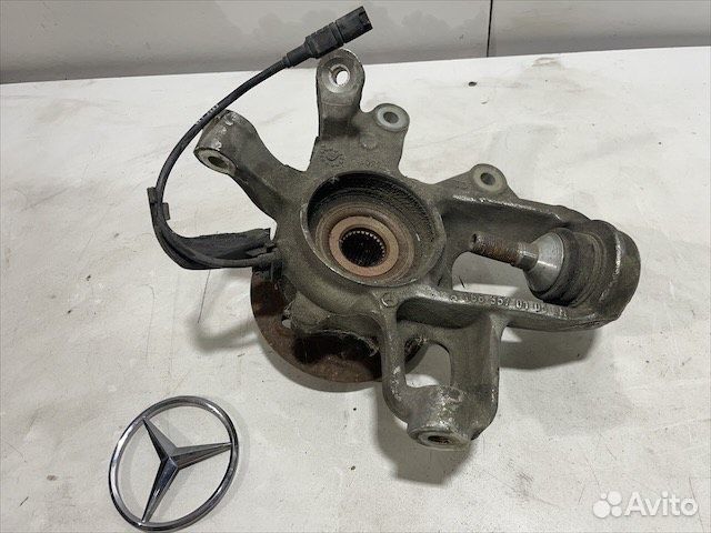 Кулак задний левый Мерседес x166 w166 ML GL