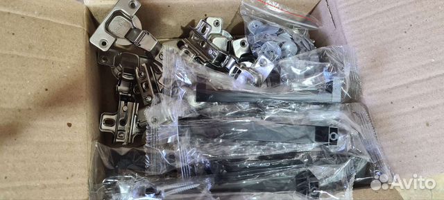 Новая фурнитура для мебели пакетом