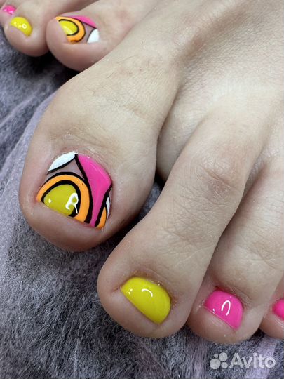 Маникюр,педикюр