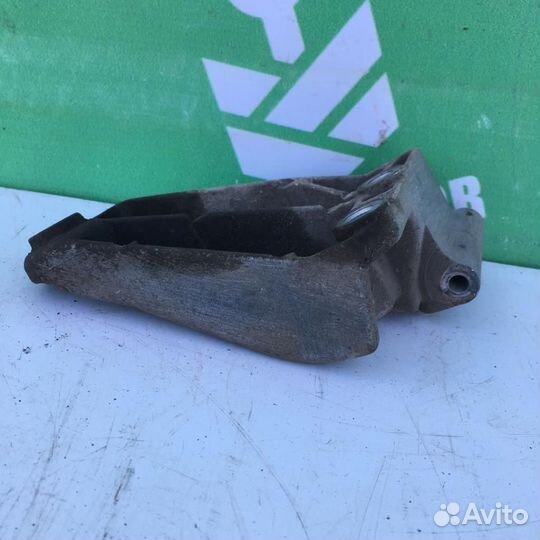 Кронштейн генератора Шевроле Лачетти