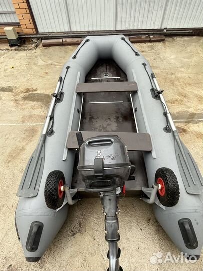 Лодка с мотором