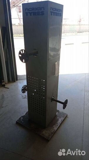 Рекламный стенд дисков резины nokian