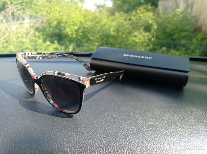 Солнцезащитные очки burberry