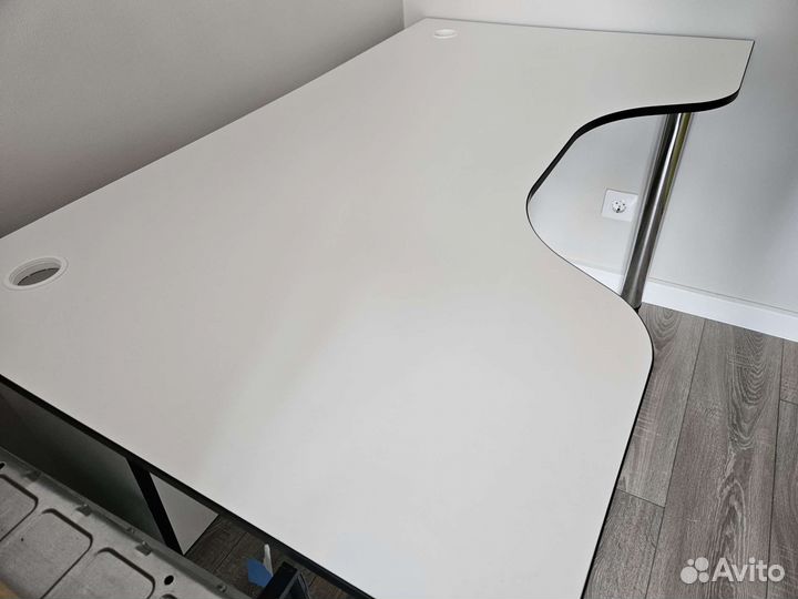 Компьютерный стол Frost 135х75х80