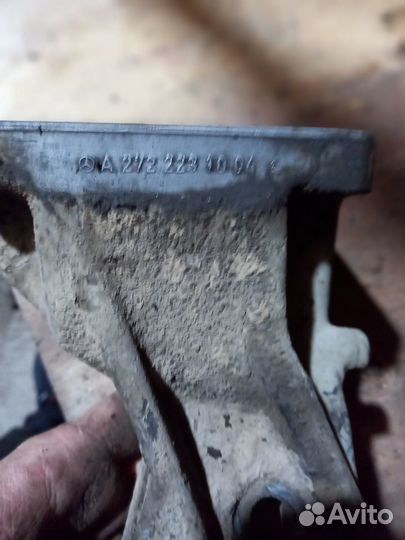 Кронштейн двигателя Mercedes