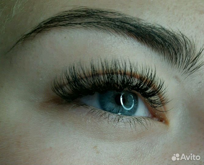 Наращивание ресниц и оформление бровей