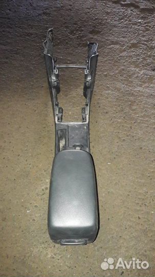 Подлокотник Toyota Corolla 150 1ZR-FE 2008