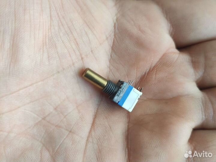 Регулятор громкости на рации kenwood