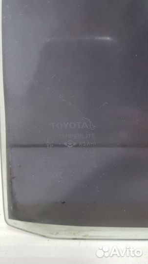 Стекло двери задней правой форточка Toyota Land Cr