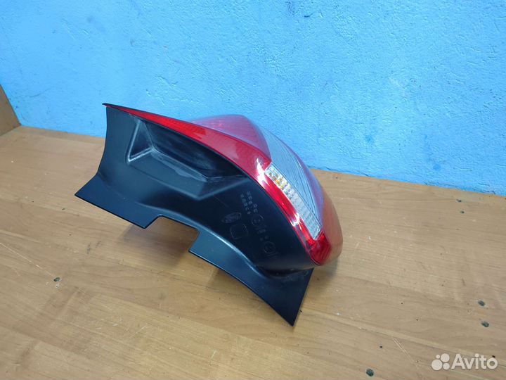 Фонарь задний Форд Фокус 3 дорестайлинг