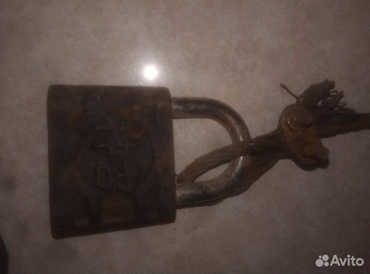 Замки навесные, ключи