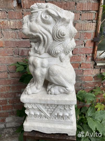 Скульптура «Белый лев»