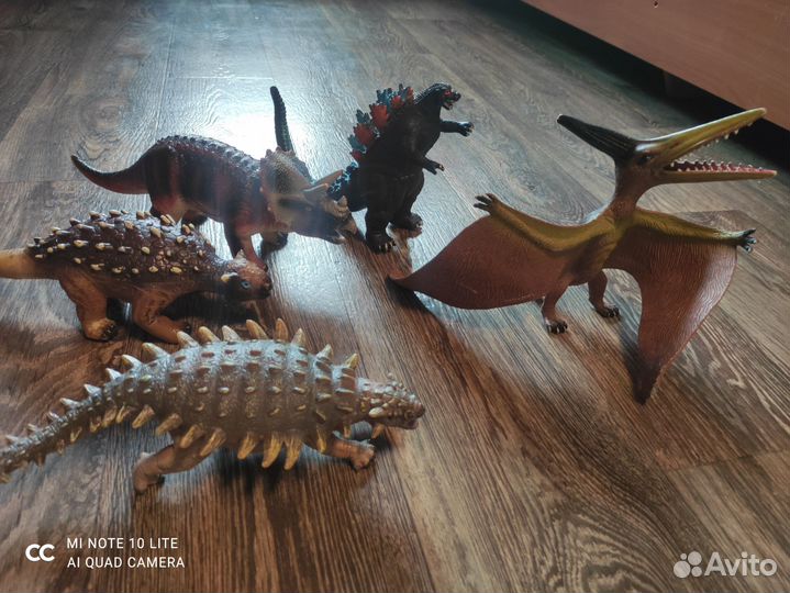 Динозавры игрушки