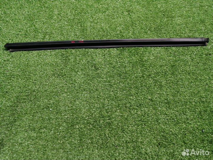 Уплотнитель стекла двери задний правый Kia Ceed JD