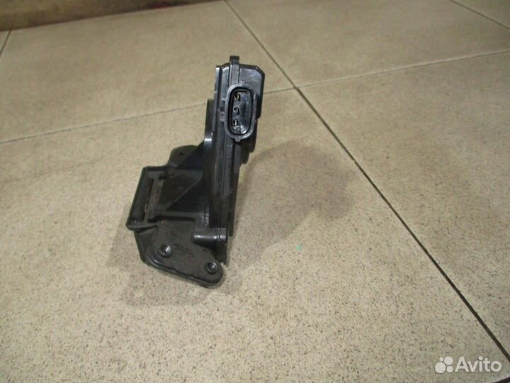 Замок багажника Toyota Auris (E150)