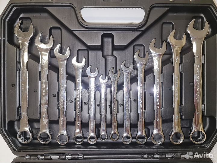 Набор инструментов, ключей, головок 61 элемент