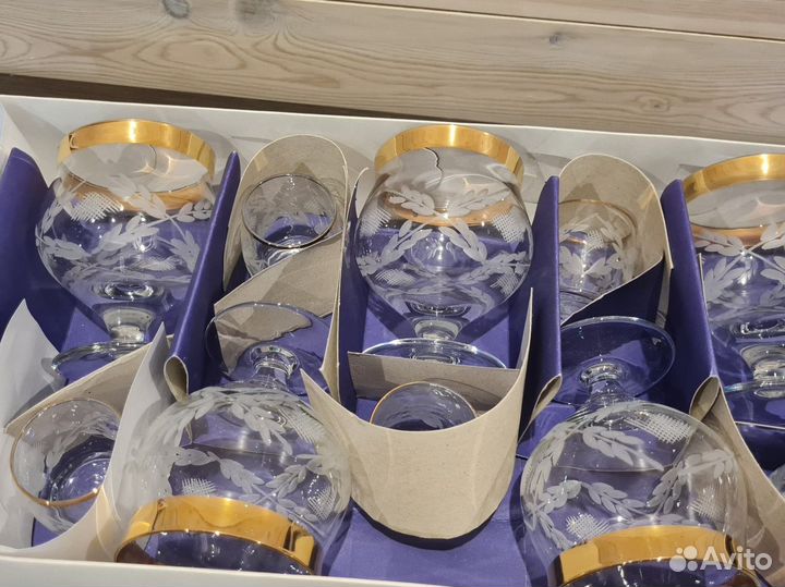 Набор бокалов и рюмок