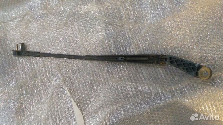 Поводок стеклоочистителя передний правый Ford