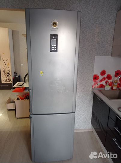 Холодильник Hotpoint Ariston