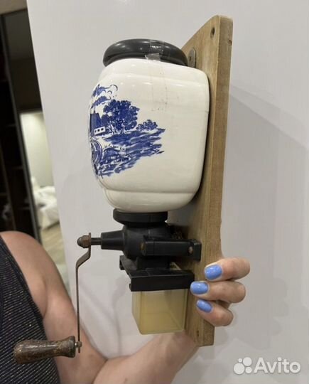 Кофемолка ручная старинная