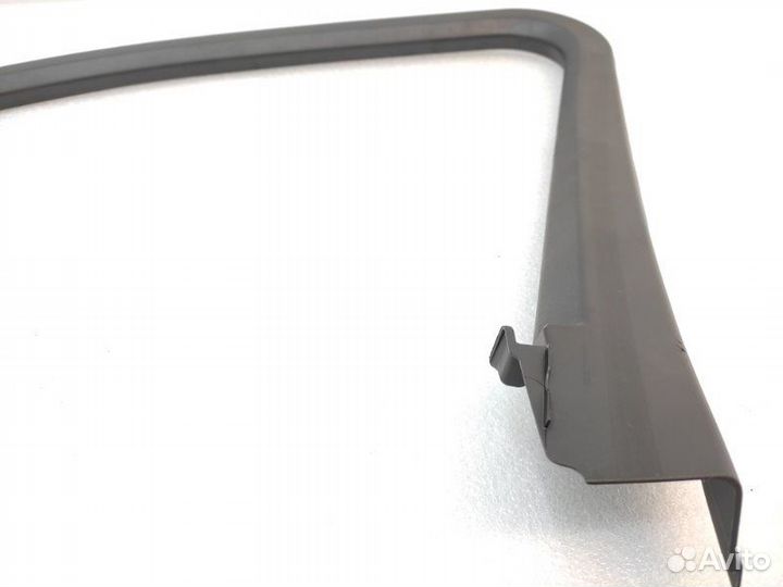 Рамка стекла двери передняя правая Audi Q5 FY 2.0