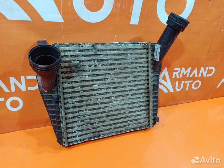 Интеркулер правый Volkswagen Touareg 2 2010-2018