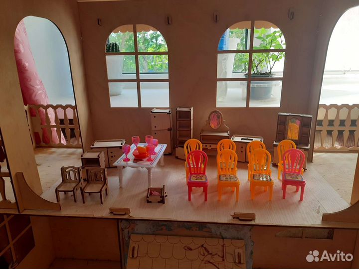 Кукольный домик с мебелью