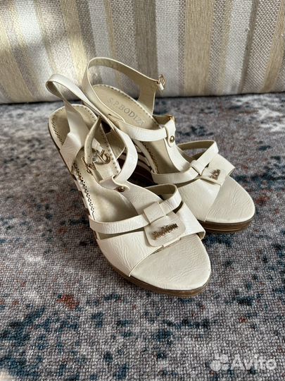 Сандалии женские