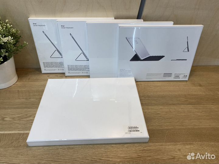 Apple iPad Pro SMART Keyboard Folio/Magic Keyboard