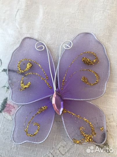 Бабочка на булавке