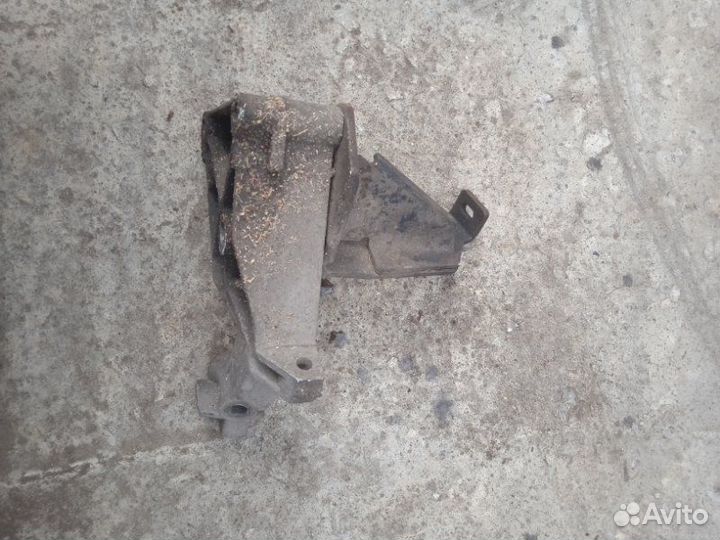 Кронштейн генератора Лада 2111