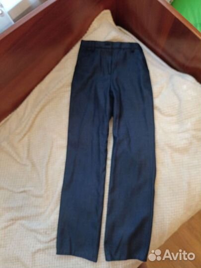 Продам школьный брючный костюм