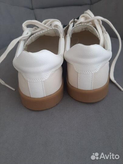 Кроссовки zara