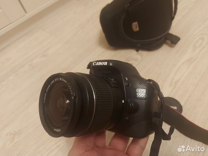 Зеркальный фотоаппарат Сanon eos 550d