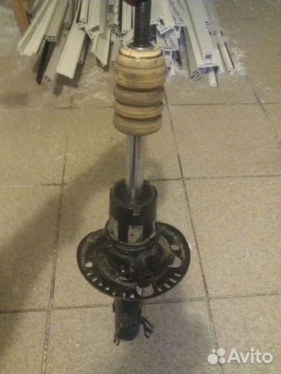 Volkswagen polo 2012г передняя стойка б/у оригинал