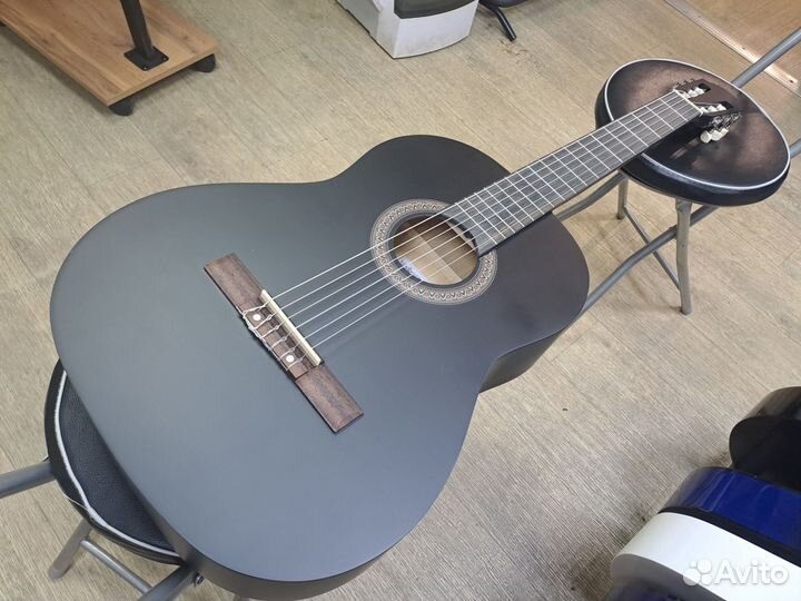 Гитара классическая чёрная матовая