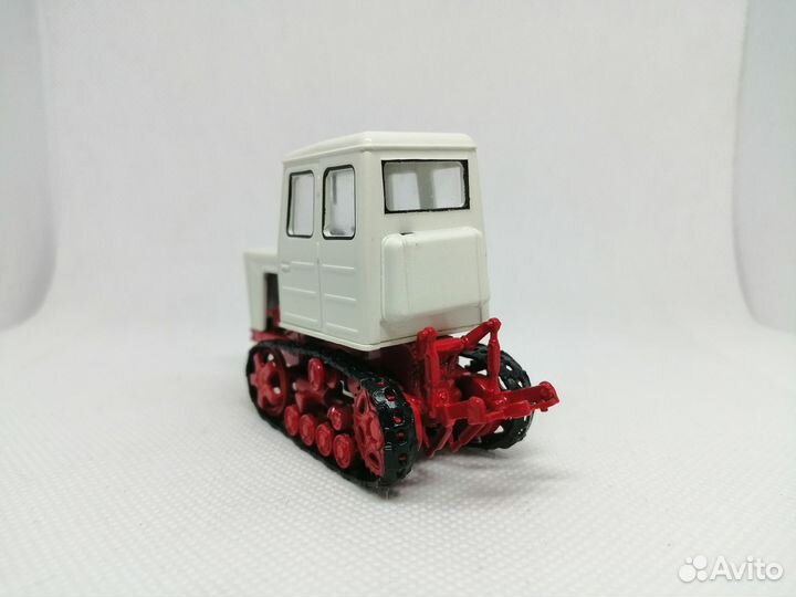 Модель Гусеничный трактор «Т-54В»