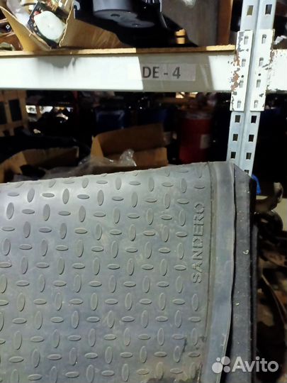 Резиновый коврик в багажник Renault Sandero I