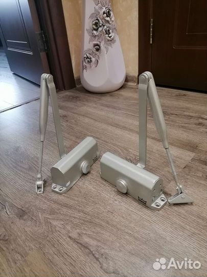 Доводчик дверной