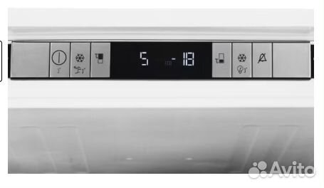 Встраиваемый холодильник комби Grundig gkin25720