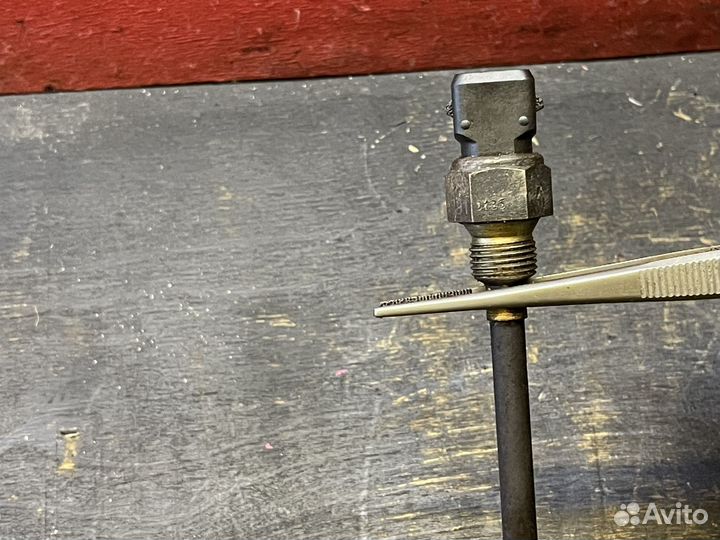 Датчик уровня масла Renault F4R 2.0