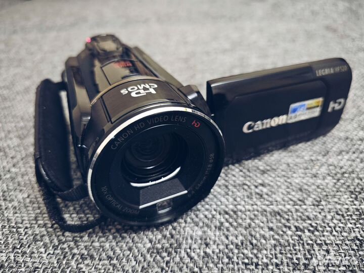 Цифровая видеокамера Canon Legria HF S20