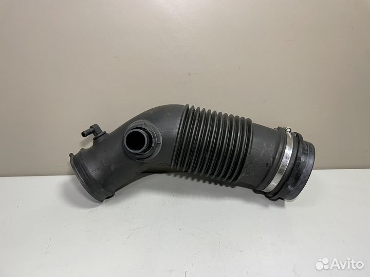 Патрубок воздушного фильтра Audi A6 C6 06E129629E